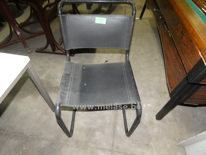 Zwarte stoelen zonder armleuning