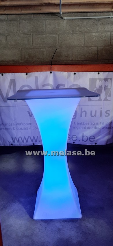 Staantafel met LEDverlichting