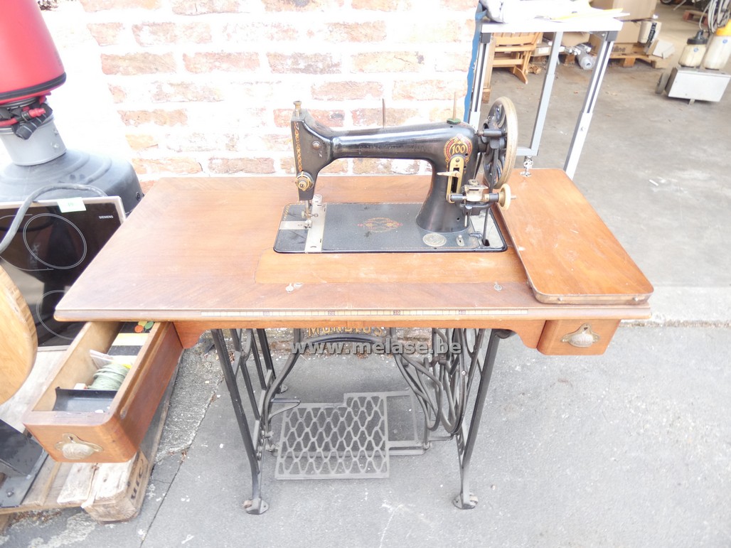 Naaimachine tafel "Mundlos"