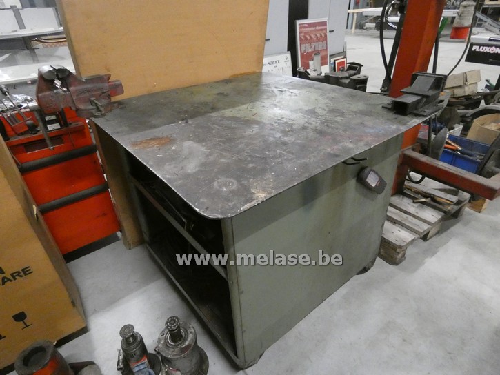 Metalen werkbank 