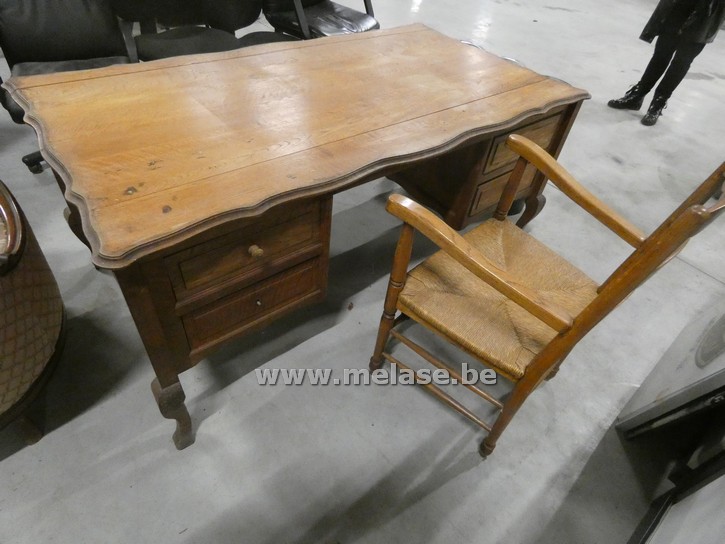 Houten bureel + stoel met rieten zit