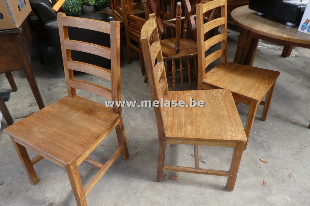 Houten stoelen