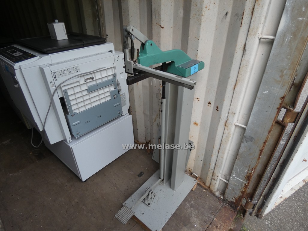 Grote nietmachine