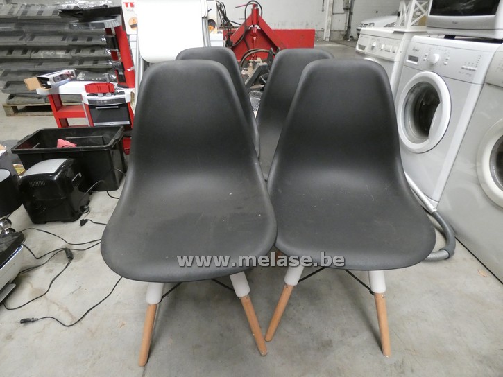 Stoelen "PVC zit en rug - houten poten"
