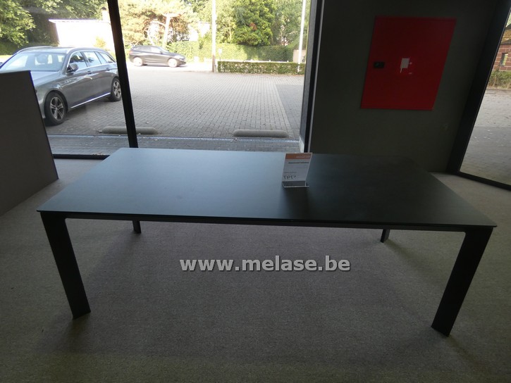 Eetkamertafel "Keramiek"