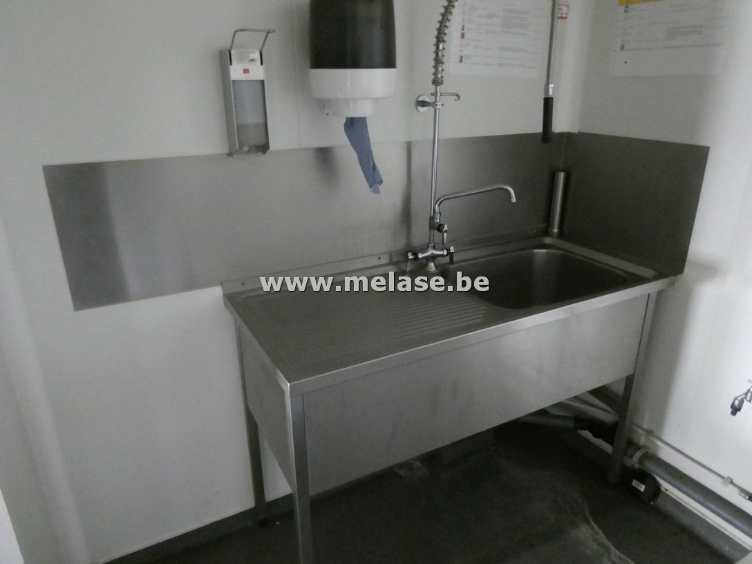 Afwasbak met spoelkraan