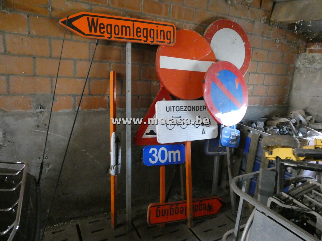 Verkeersborden en voeten