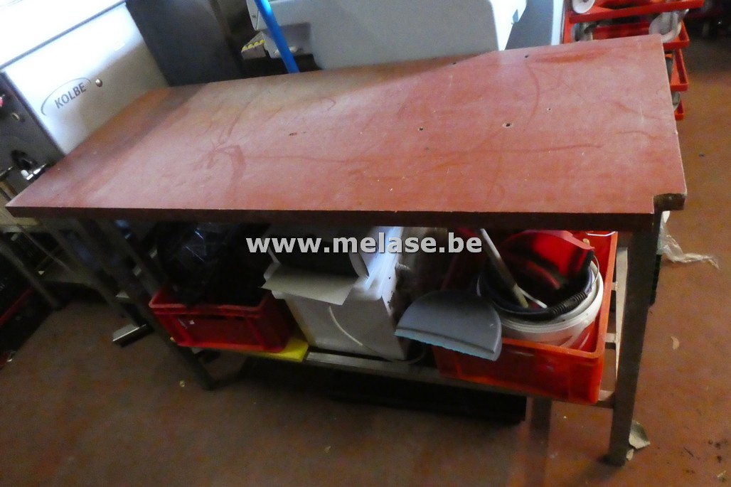 Inox werktafel met rood blad